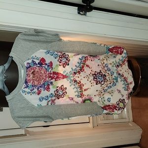 Floral High Low Blouse 🎀 OVI  Boutique Size: Small